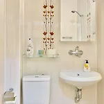 Alonia - Your Shelter By The Park And Appartamento Burgas