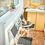Alonia - Your Shelter By The Park And Appartamento Burgas