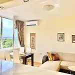 Appartamento Alonia - Your Shelter By The Park And