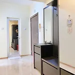 Alonia - Your Shelter By The Park And Appartamento Burgas