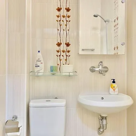 Alonia - Your Shelter By The Park And Apartment Burgas City